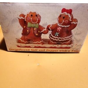 Gingerbread salt n pepper shakers